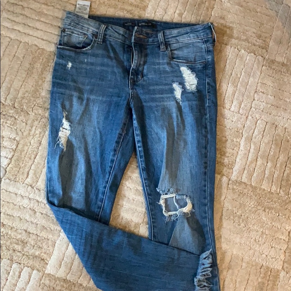 Ripped jeans fringe bottom